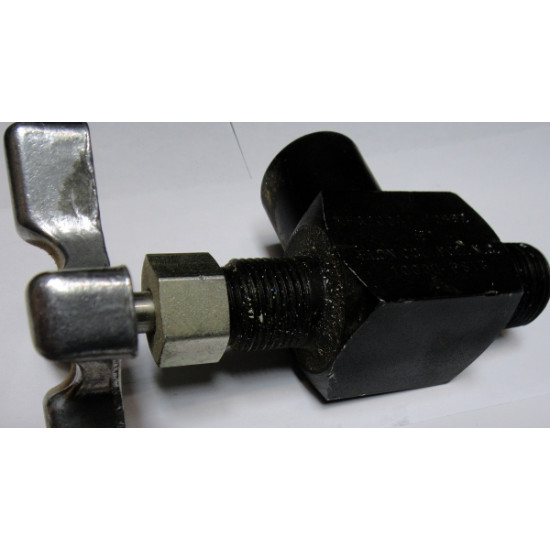 2000 SERIES ANGLE VALVES MALE X FEMALE Stee 1/2 image